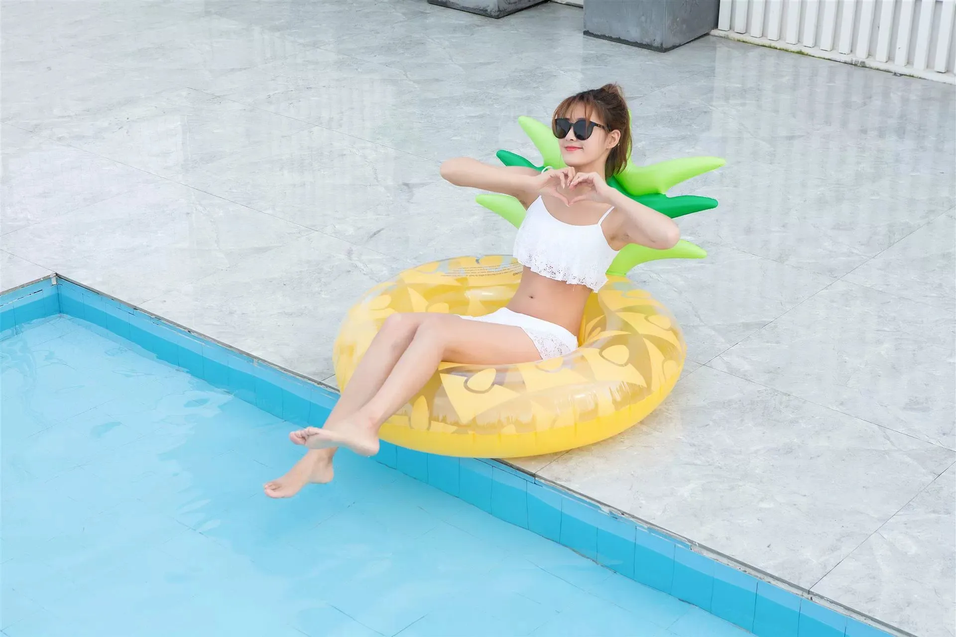 Inflatable Flamingo Adult Swimming Circle